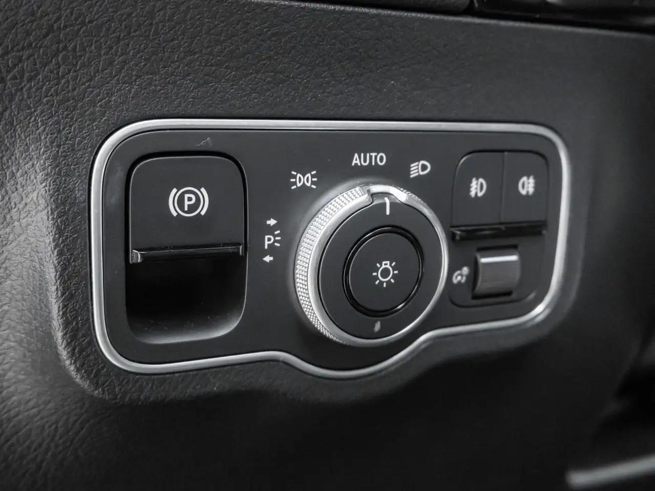 Mercedes-Benz GLA - Image 19
