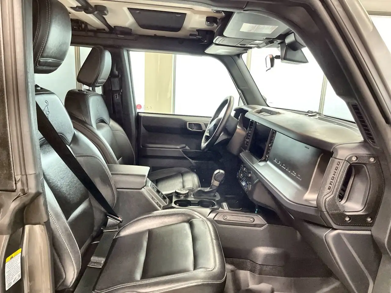 Ford Bronco - Image 34