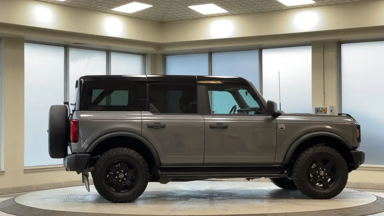 Ford Bronco - Image 18