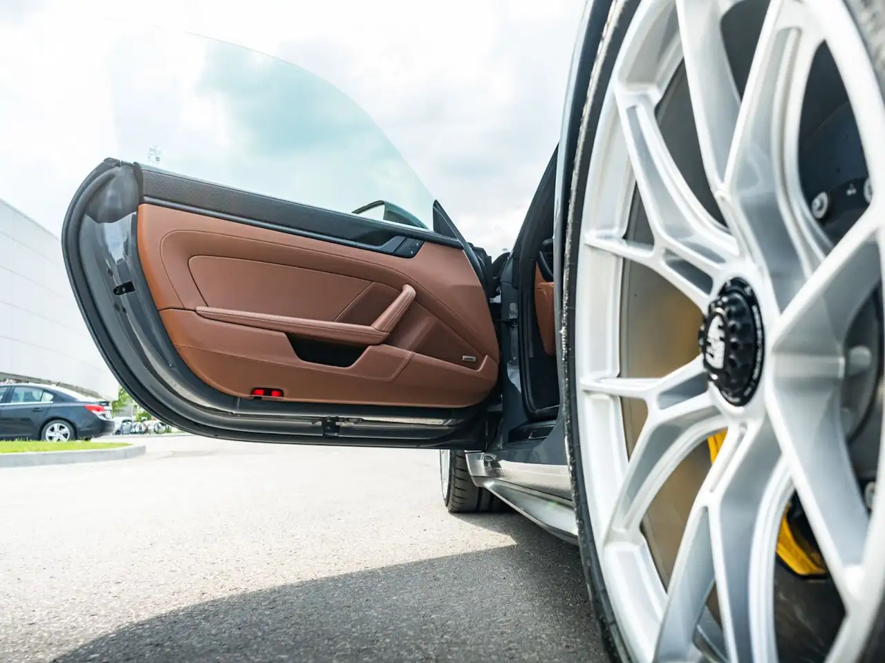 Porsche 911 - Image 21