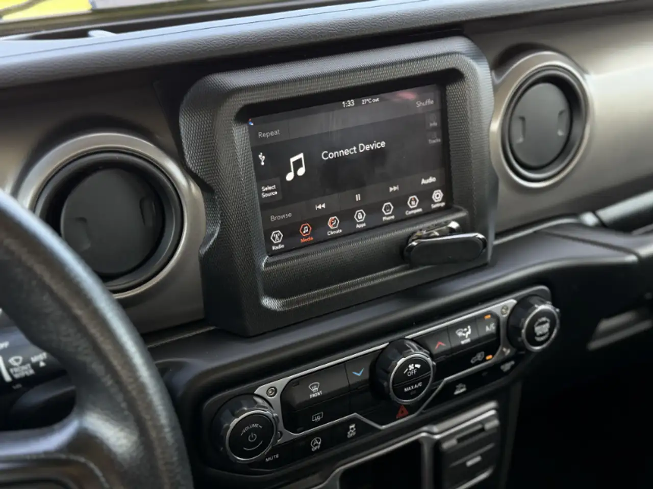 Jeep Wrangler - Image 12