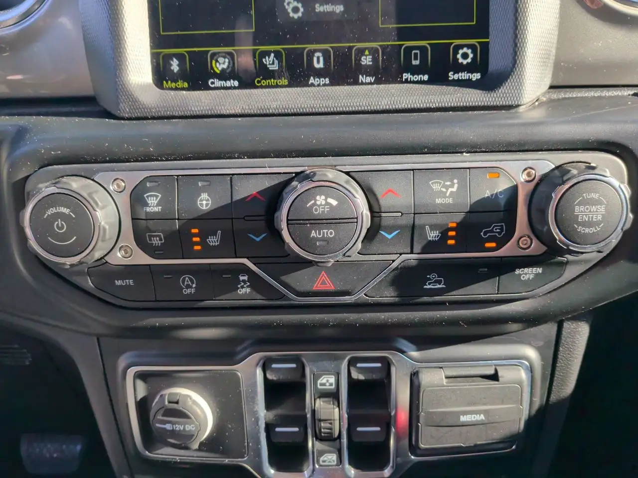Jeep Wrangler - Image 27