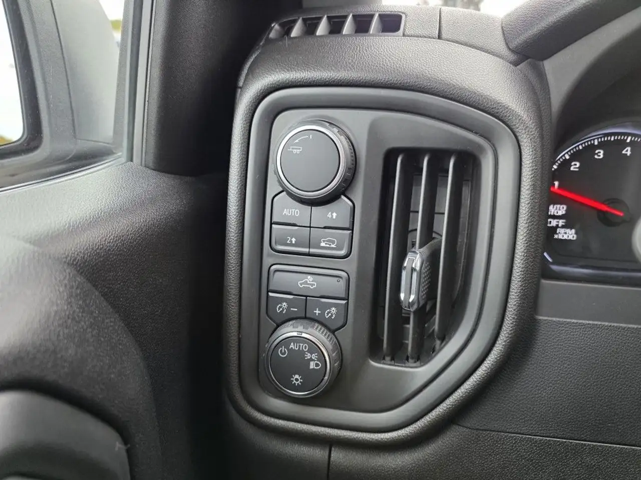 Chevrolet Silverado 1500 - Image 50