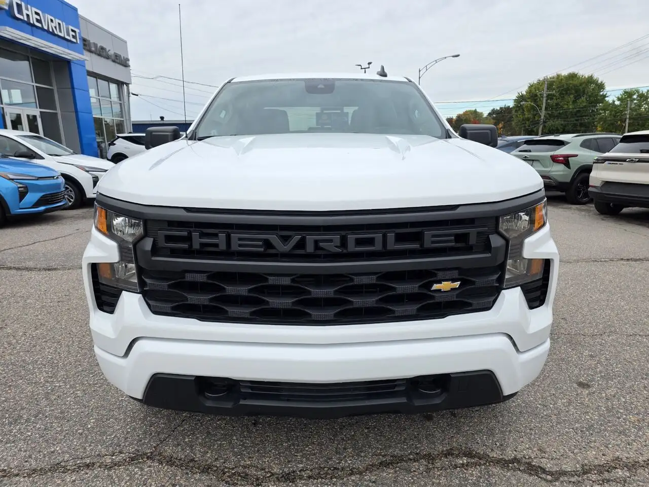 Chevrolet Silverado 1500 - Image 2