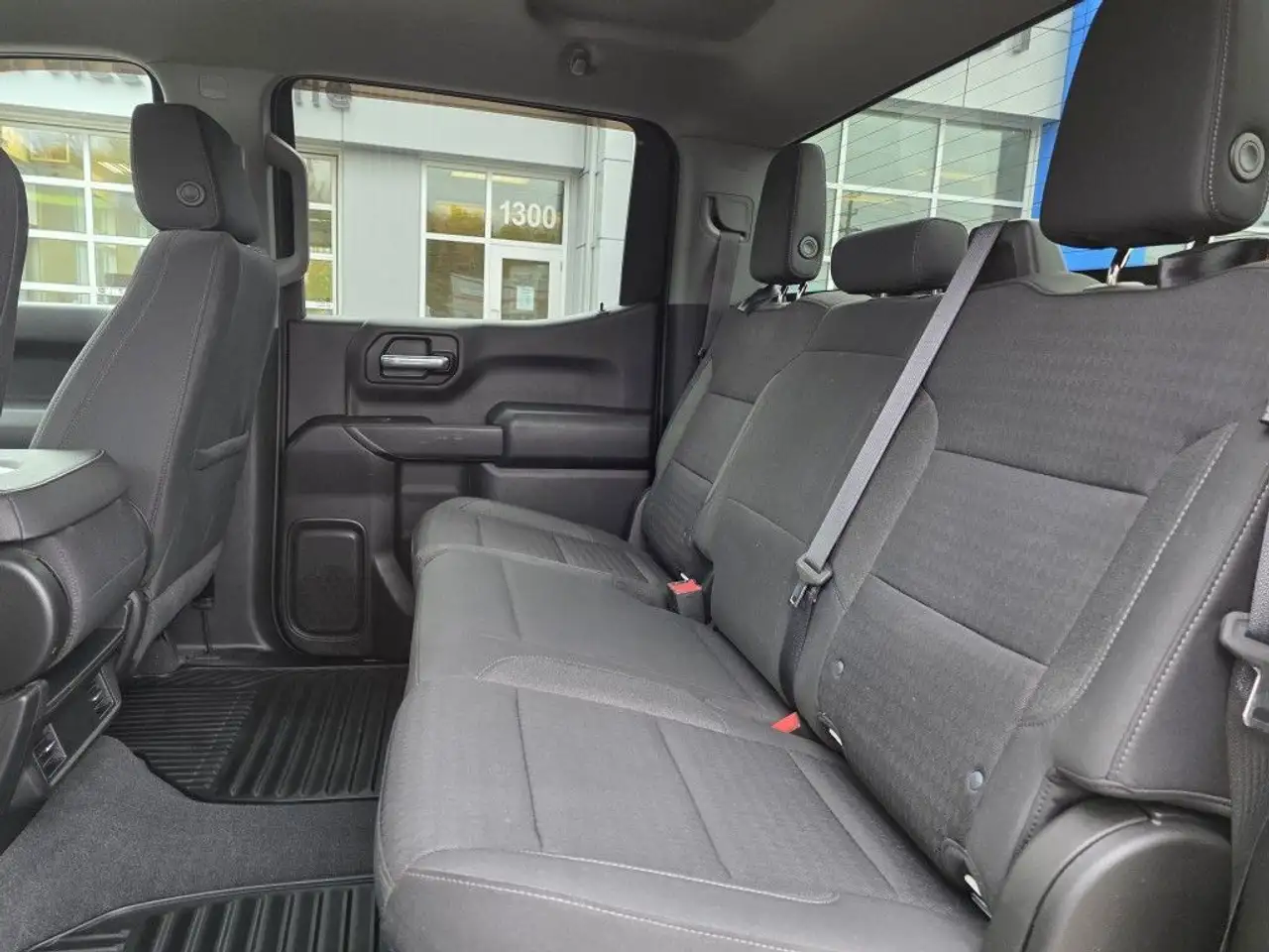 Chevrolet Silverado 1500 - Image 44
