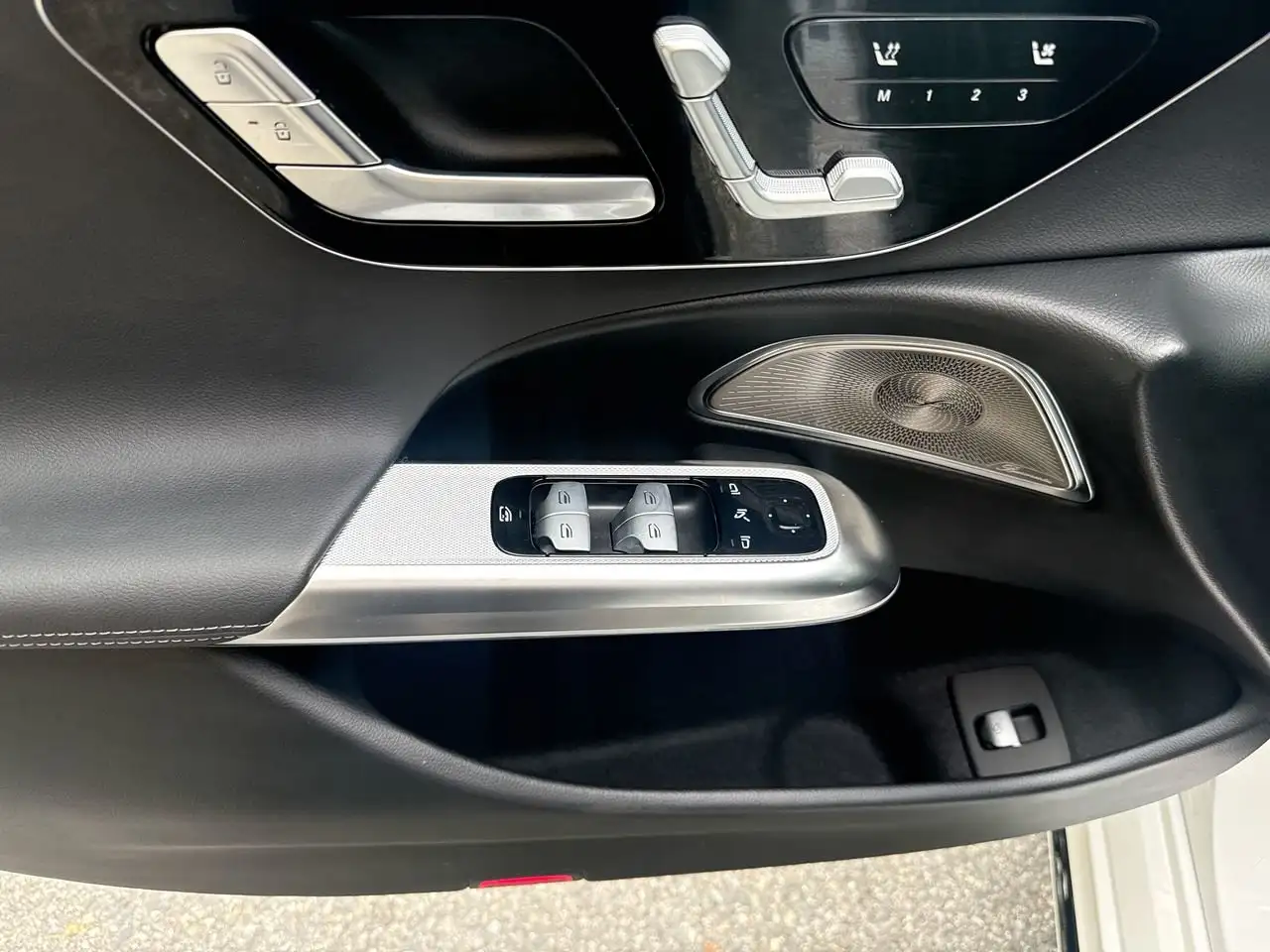 Mercedes-Benz E-Class - Image 14