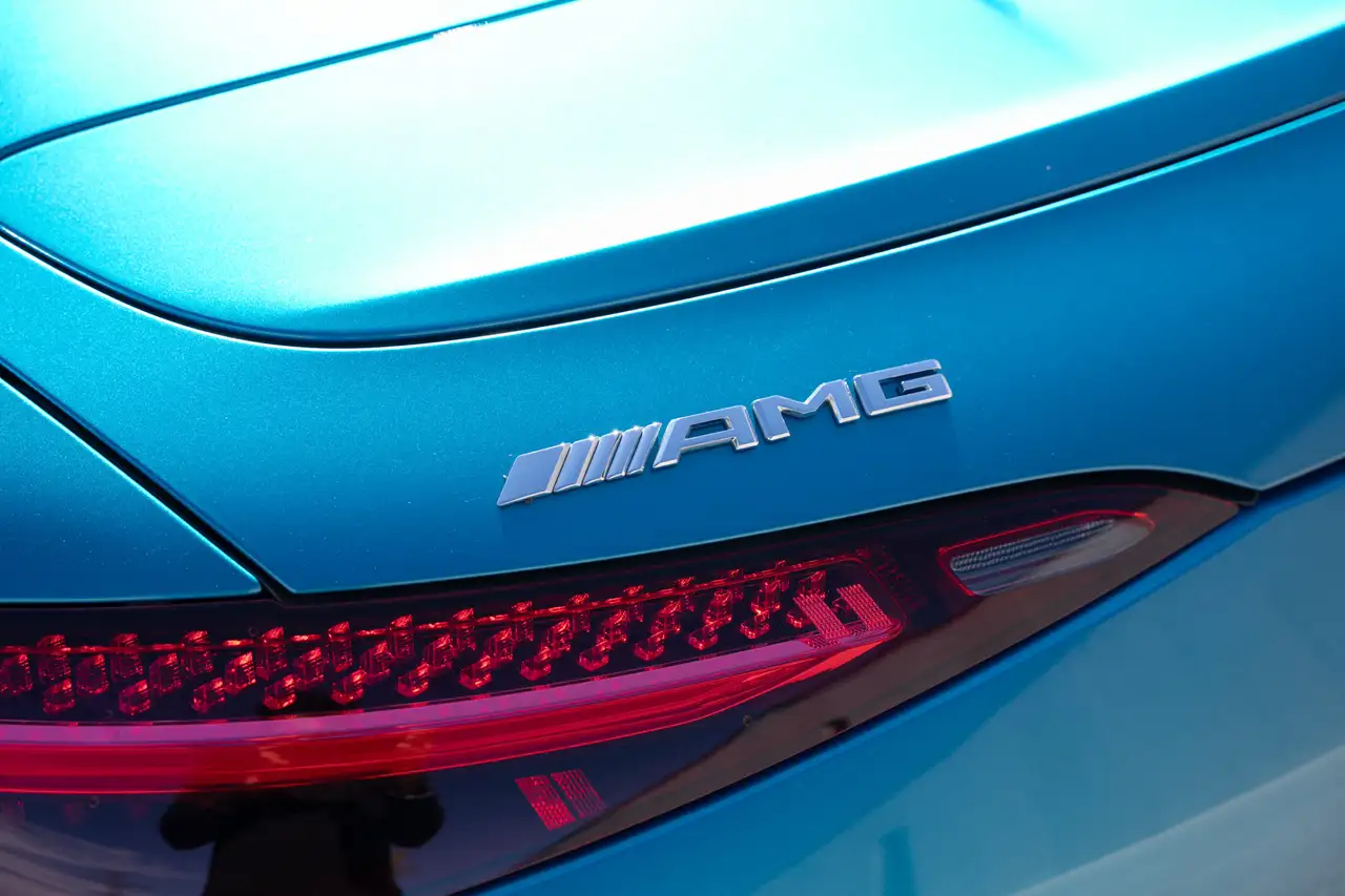 Mercedes-Benz SL - Image 20