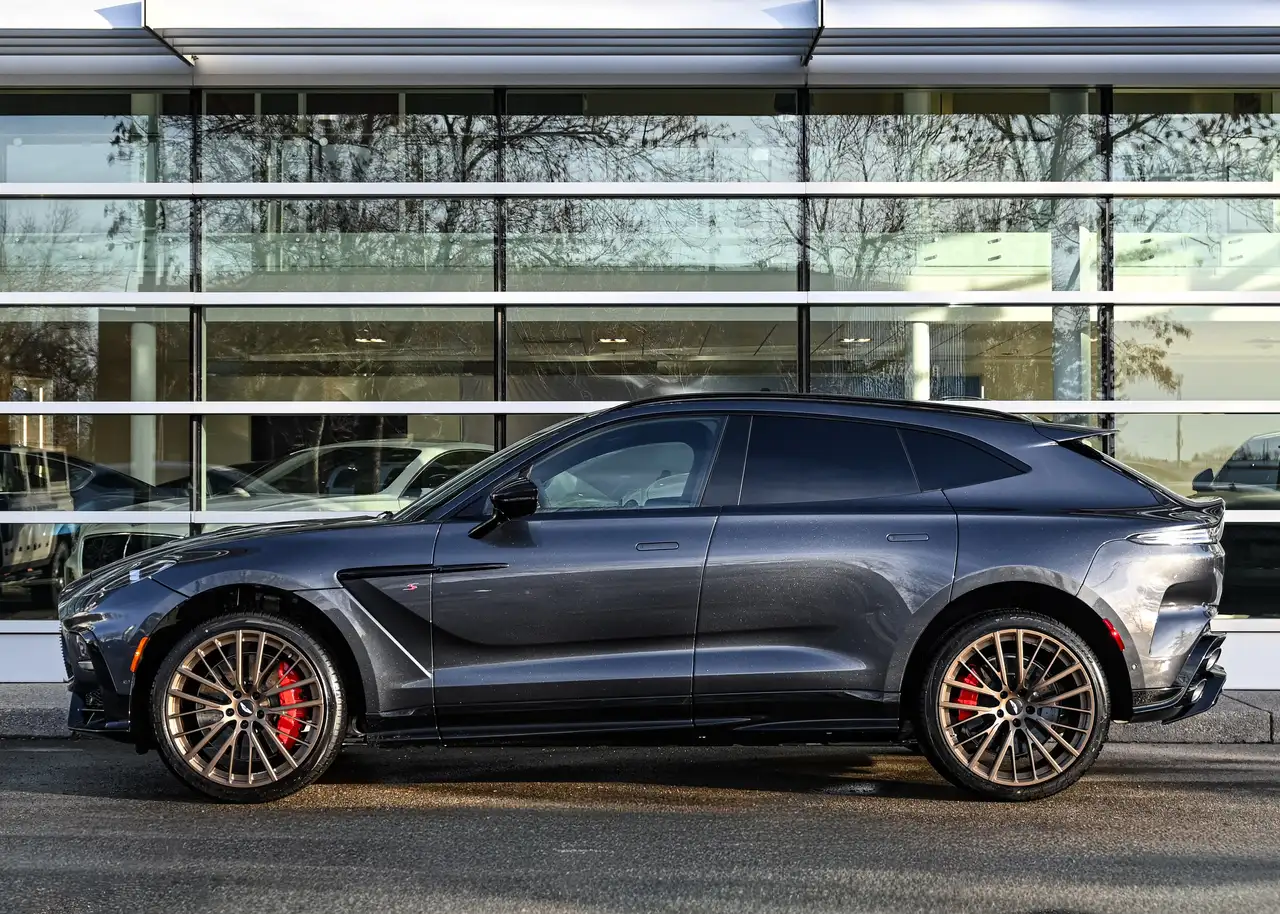 Aston Martin DBX - Image 12