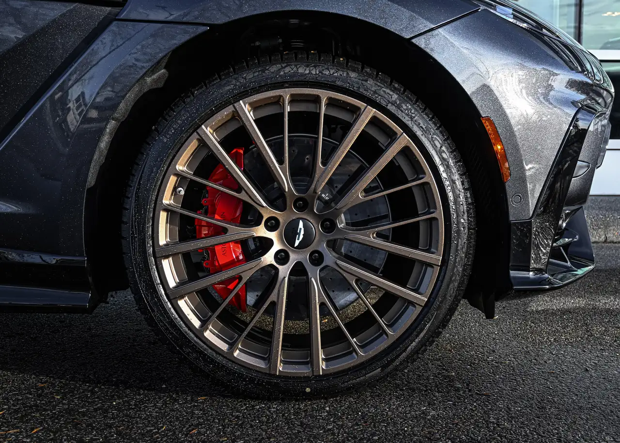 Aston Martin DBX - Image 11