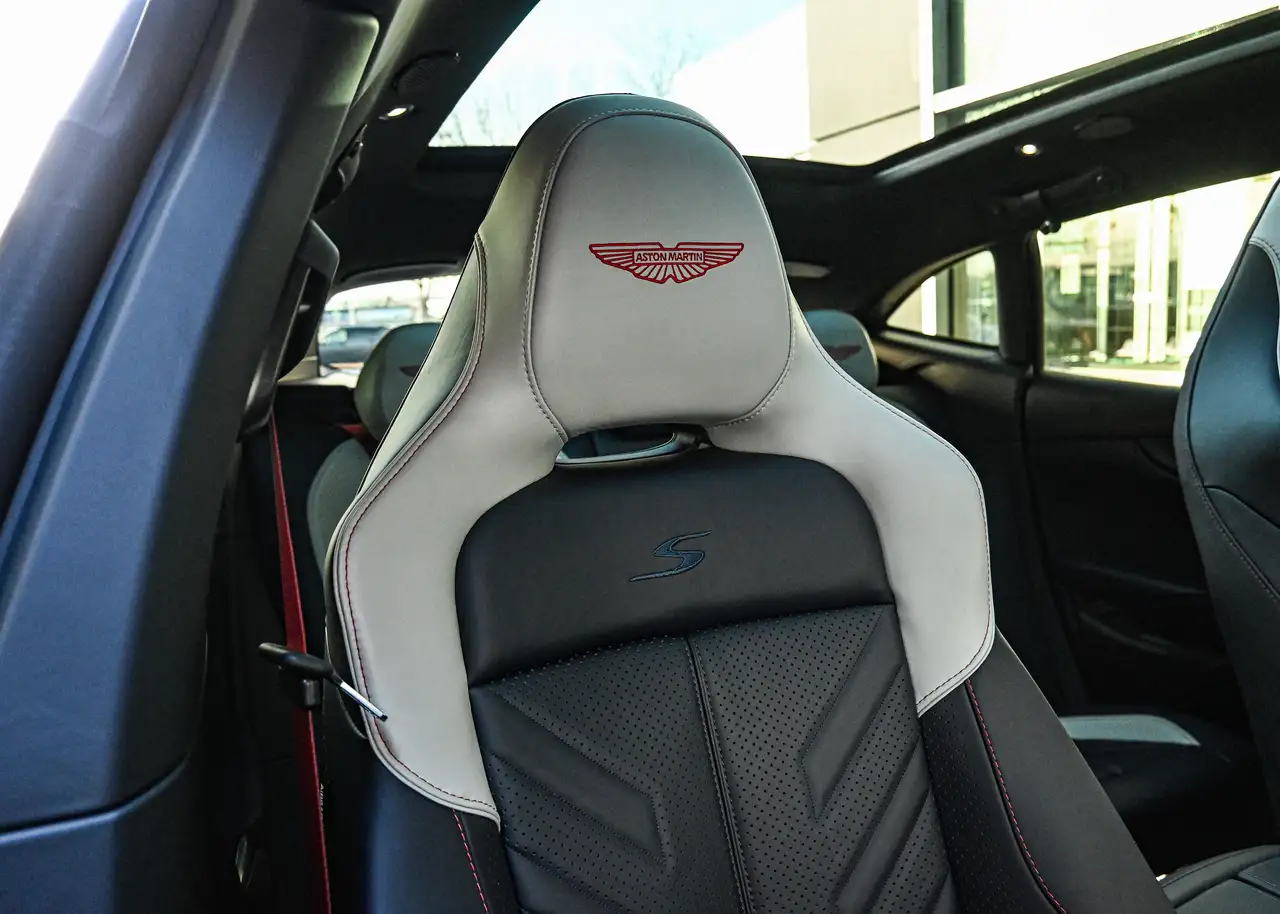 Aston Martin DBX - Image 18