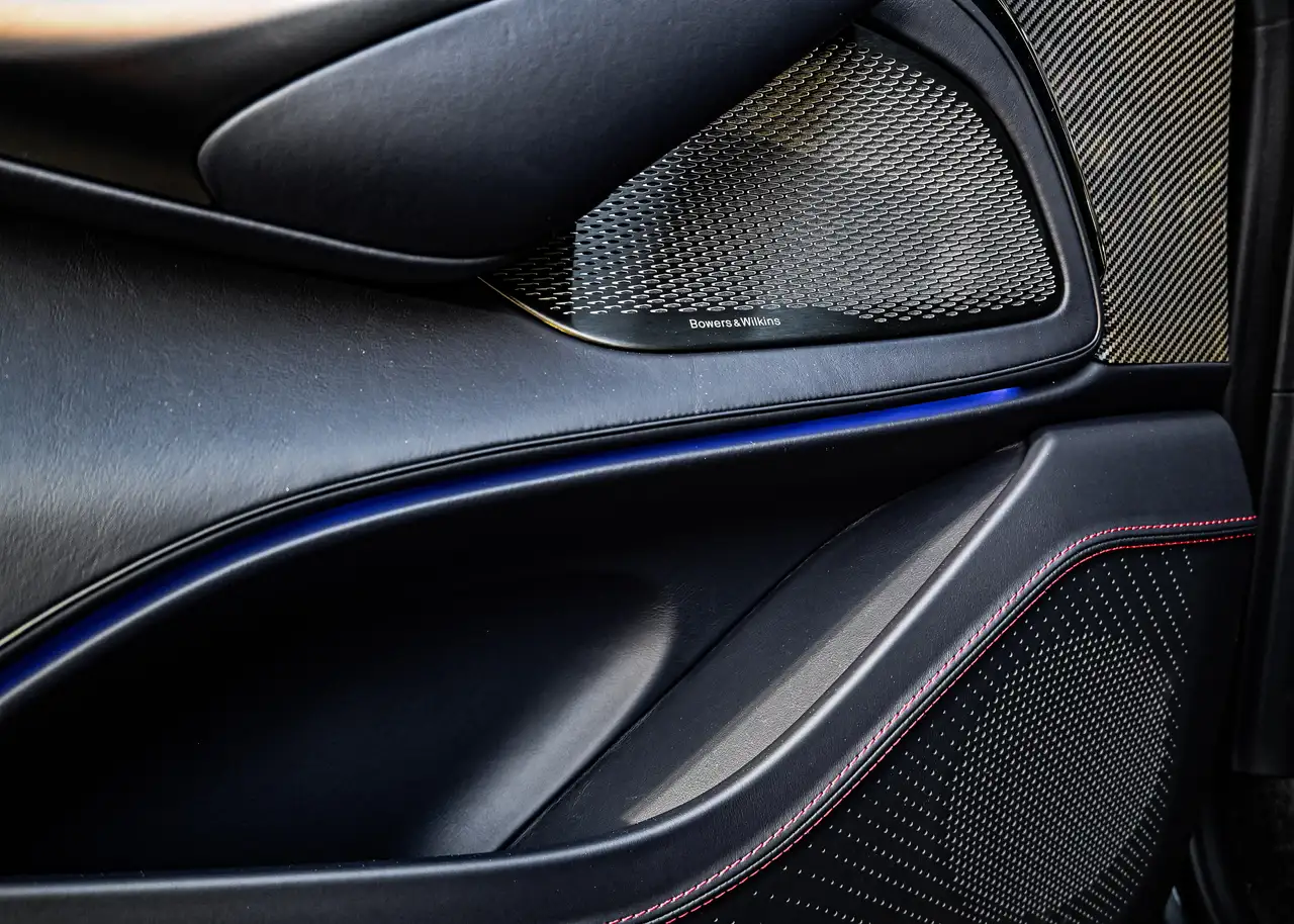 Aston Martin DBX - Image 29