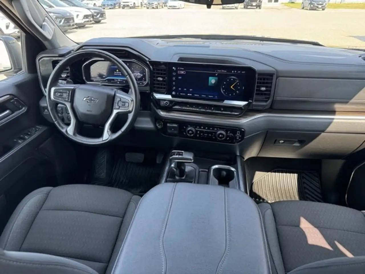 Chevrolet Silverado 1500 - Image 15