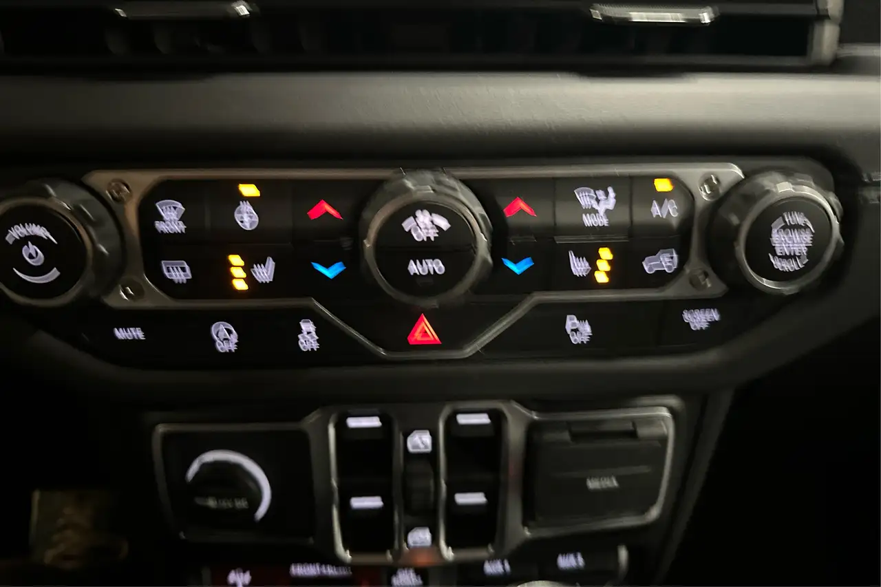 Jeep Wrangler - Image 26