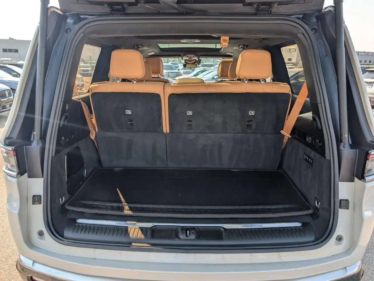 Jeep Grand Wagoneer - Image 7