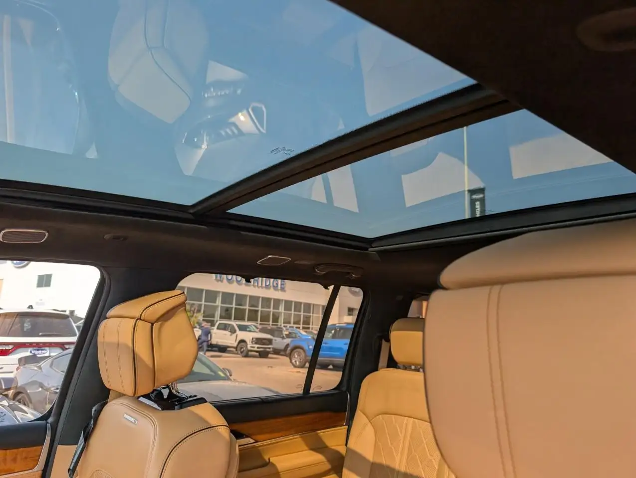 Jeep Grand Wagoneer - Image 26