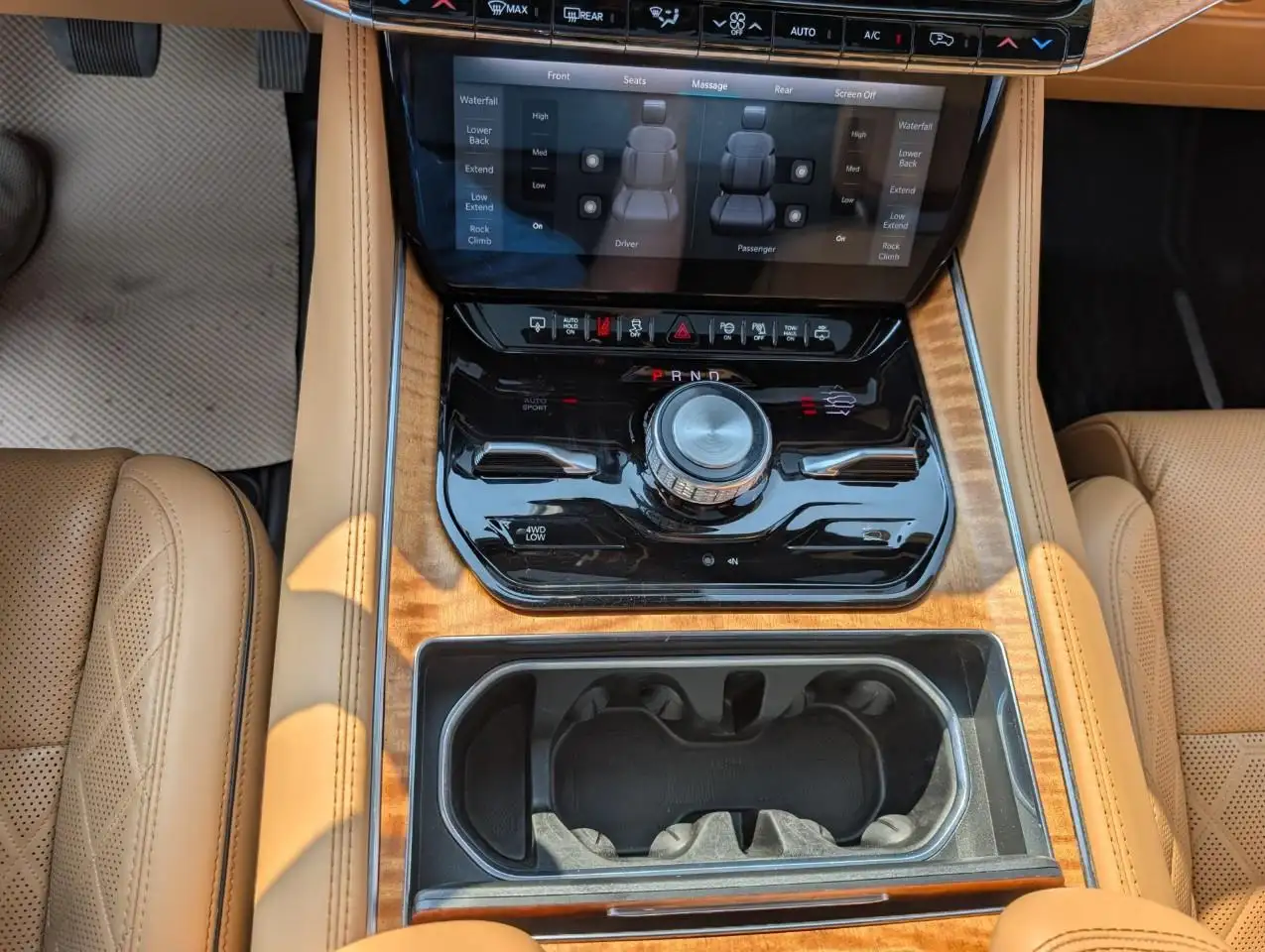 Jeep Grand Wagoneer - Image 27