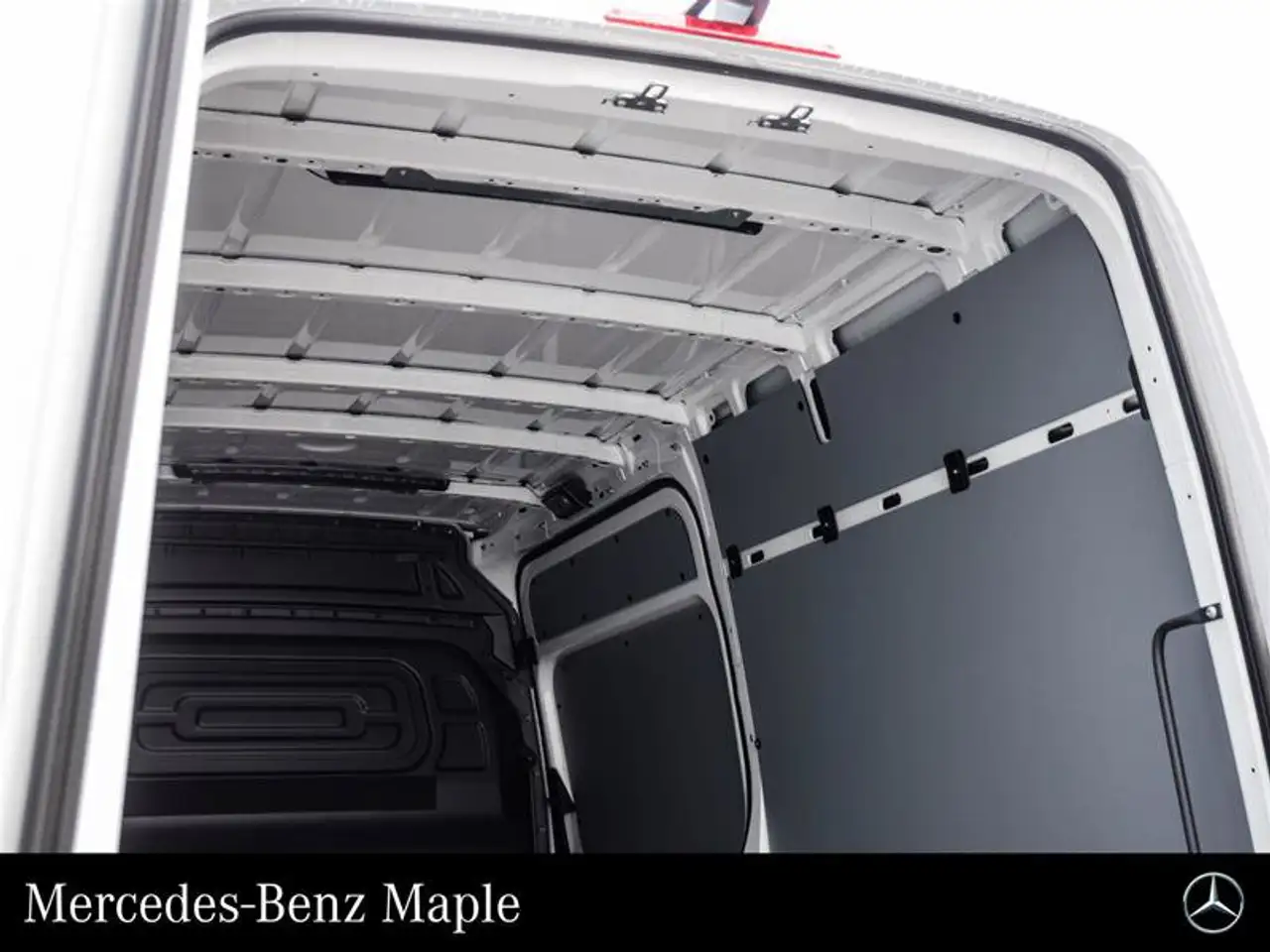 Mercedes-Benz Sprinter - Image 11