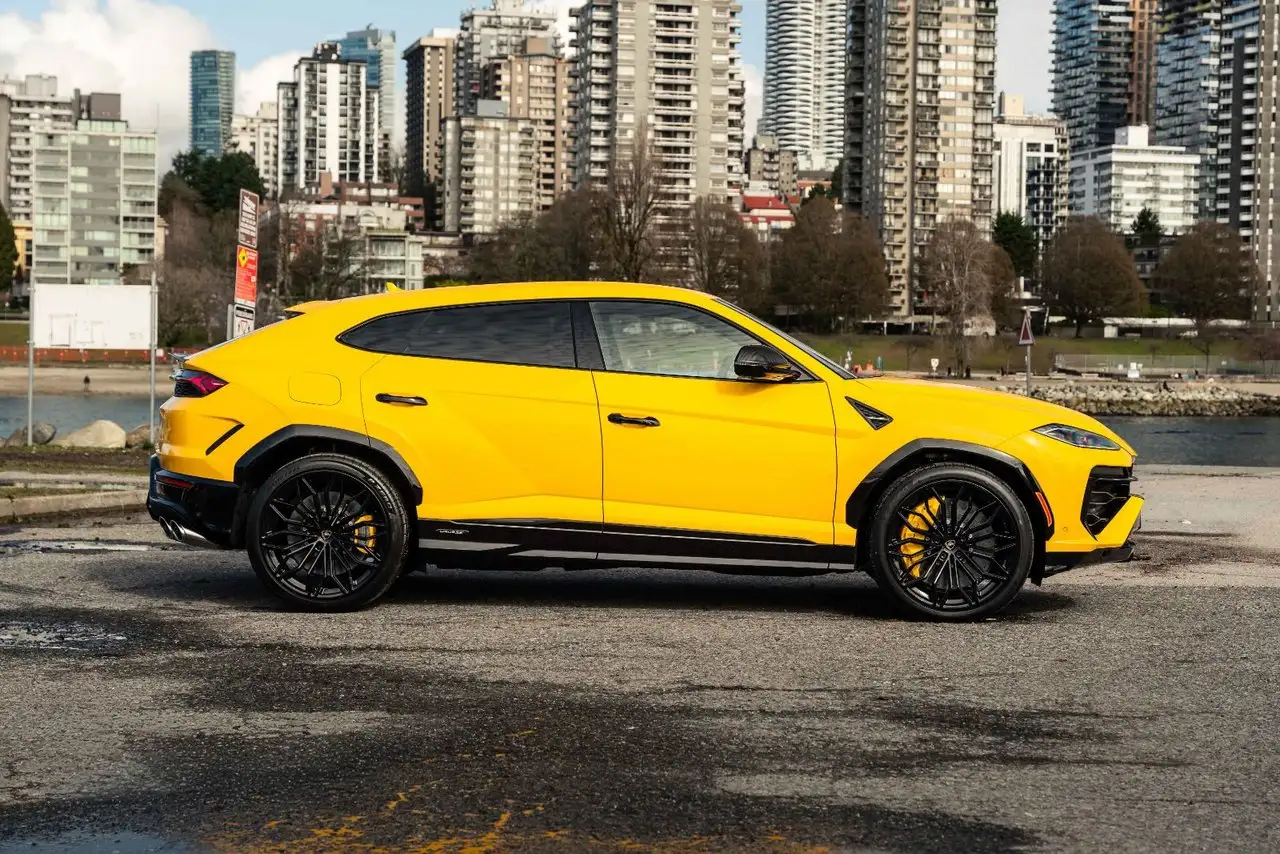 Lamborghini Urus - Image 4