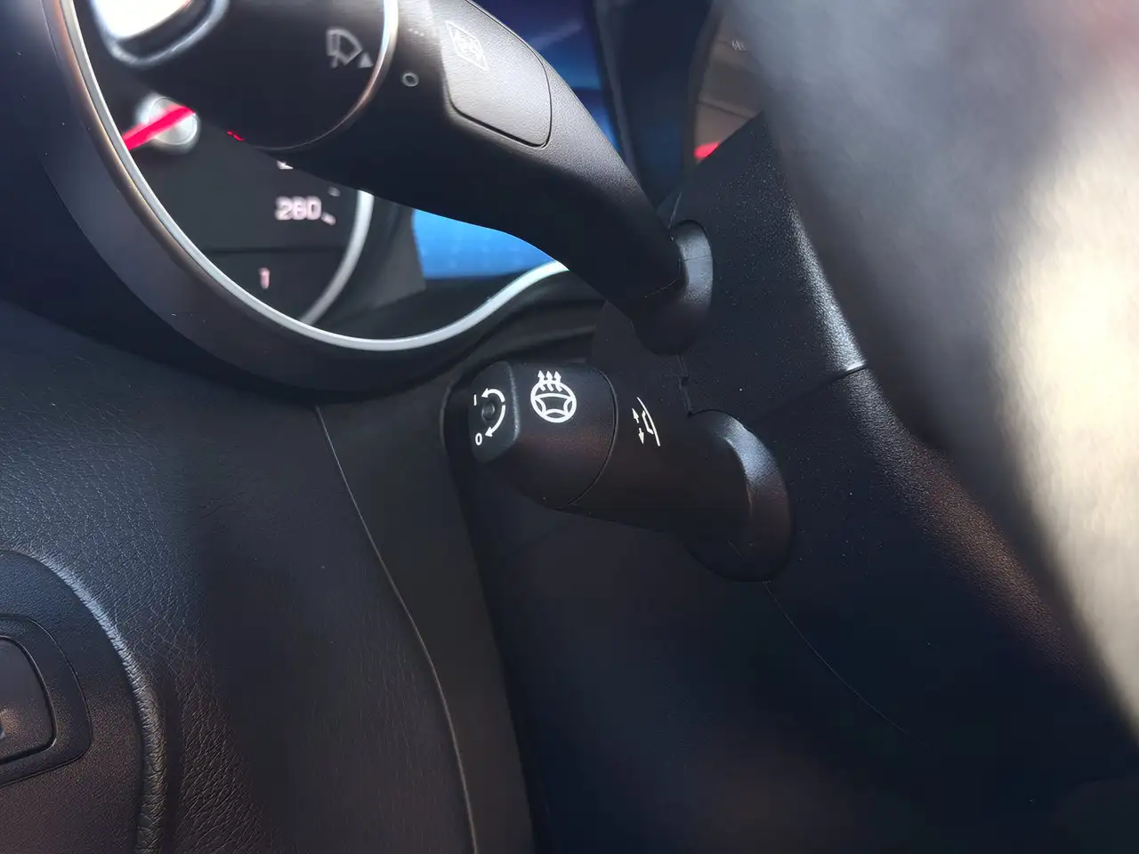Mercedes-Benz GLC - Image 33