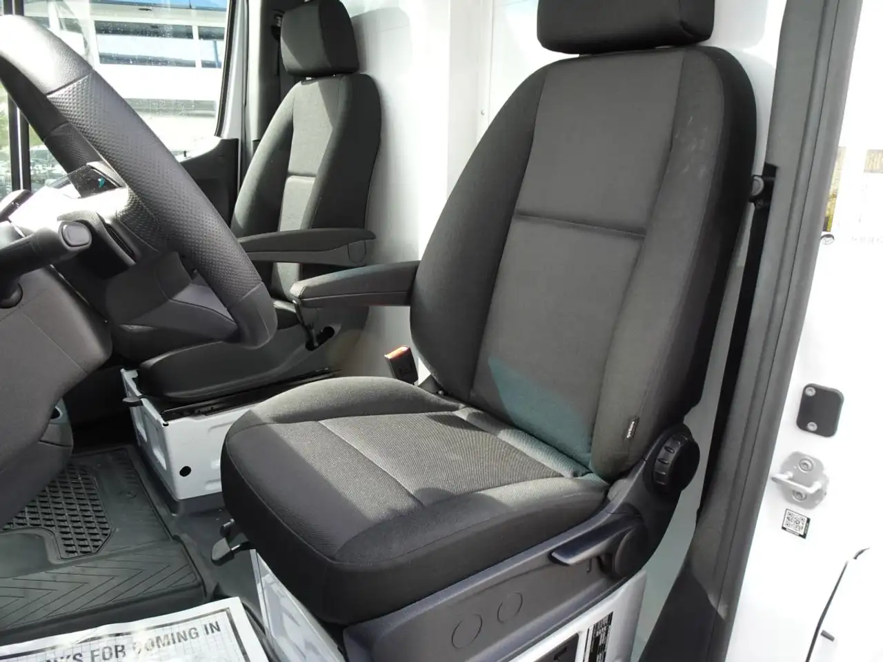 Mercedes-Benz Sprinter 2500 - Image 17