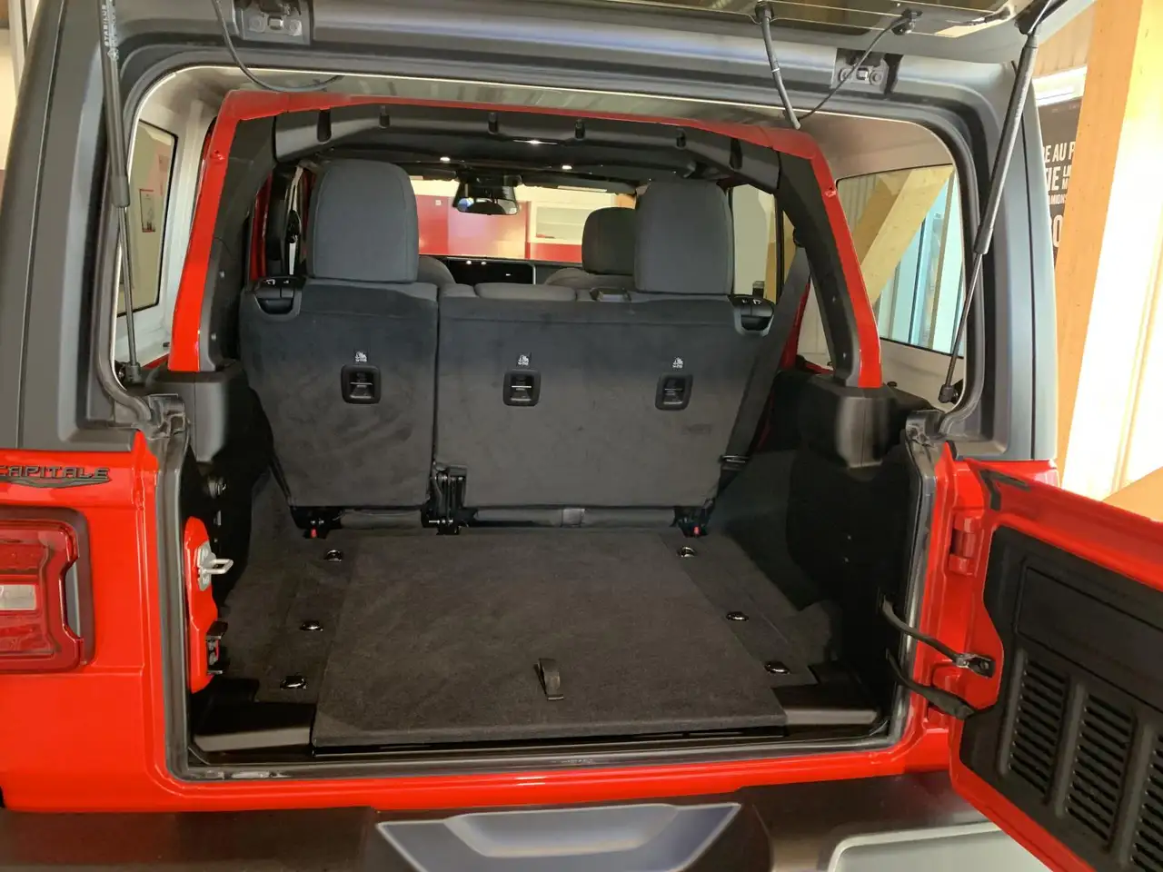 Jeep Wrangler - Image 11