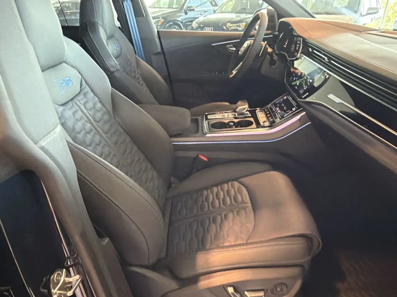Audi RS Q8 - Image 33