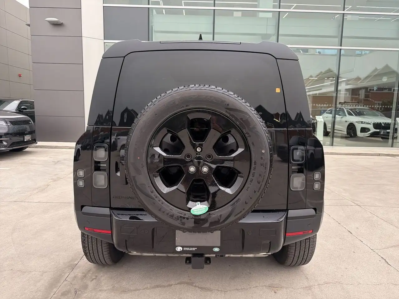 Land Rover Defender - Image 4