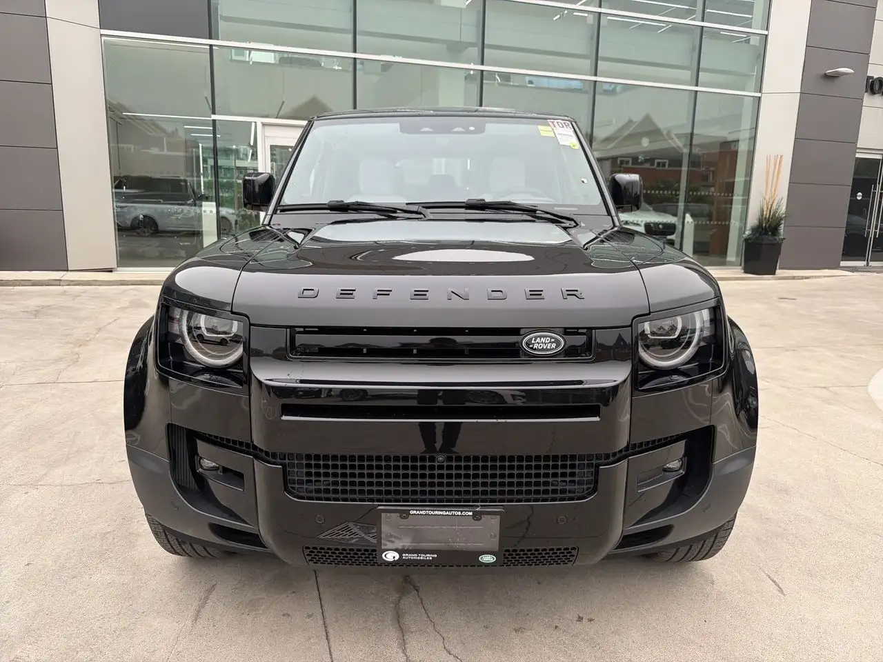 Land Rover Defender - Image 3