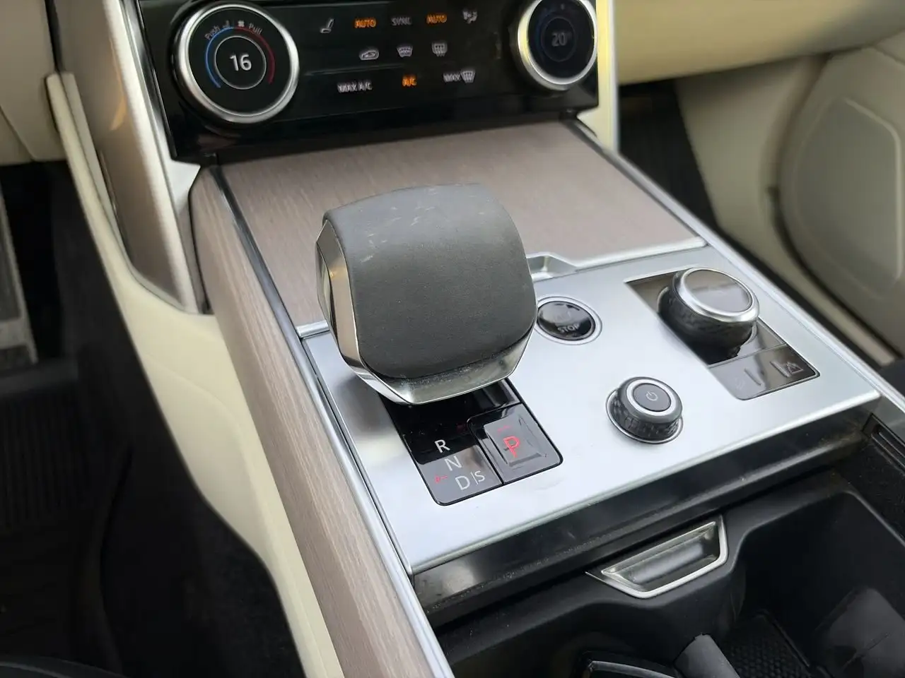 Land Rover Range Rover - Image 28
