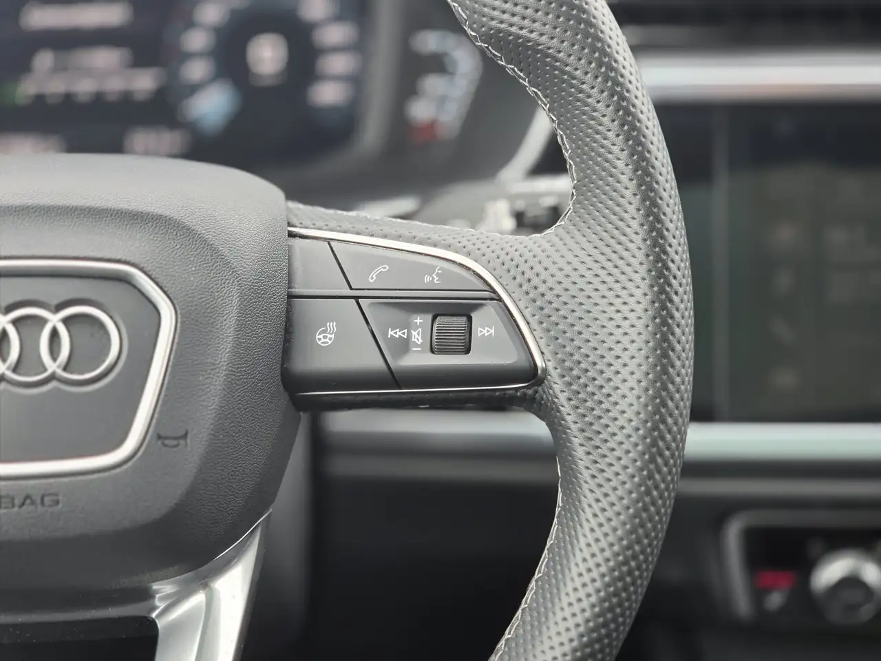 Audi Q3 - Image 28