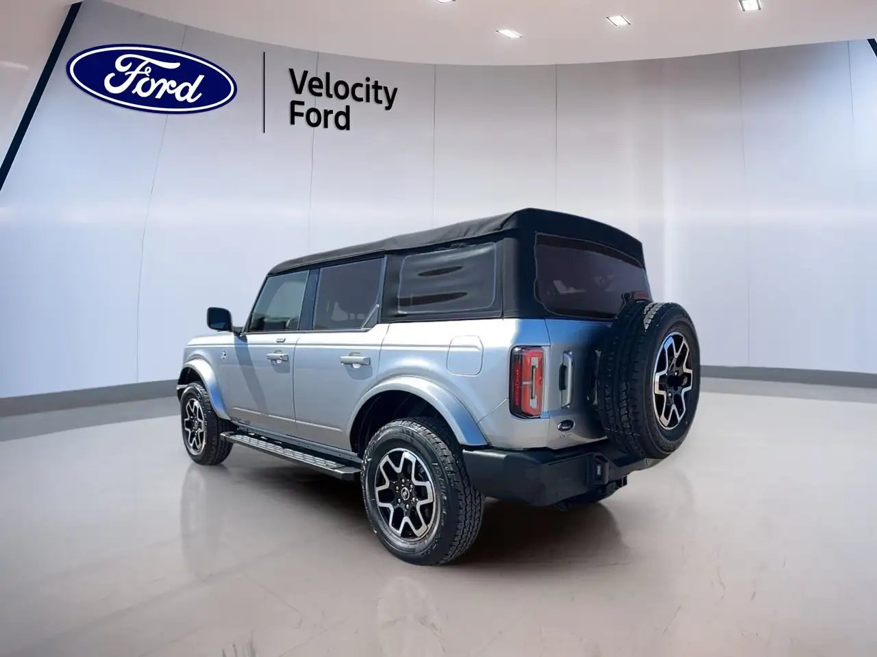 Ford Bronco - Image 4