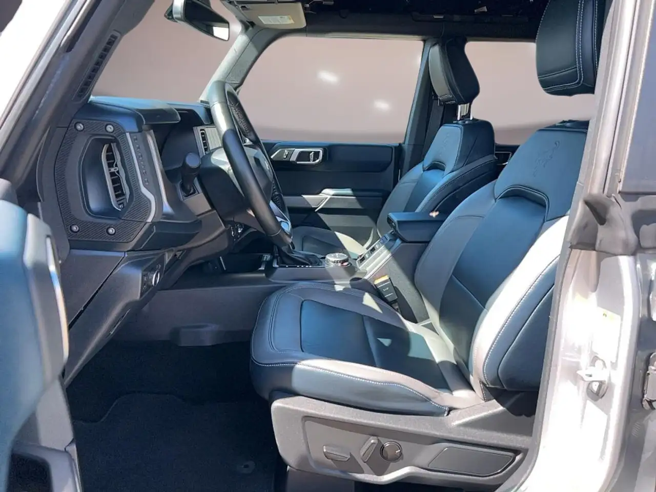 Ford Bronco - Image 6