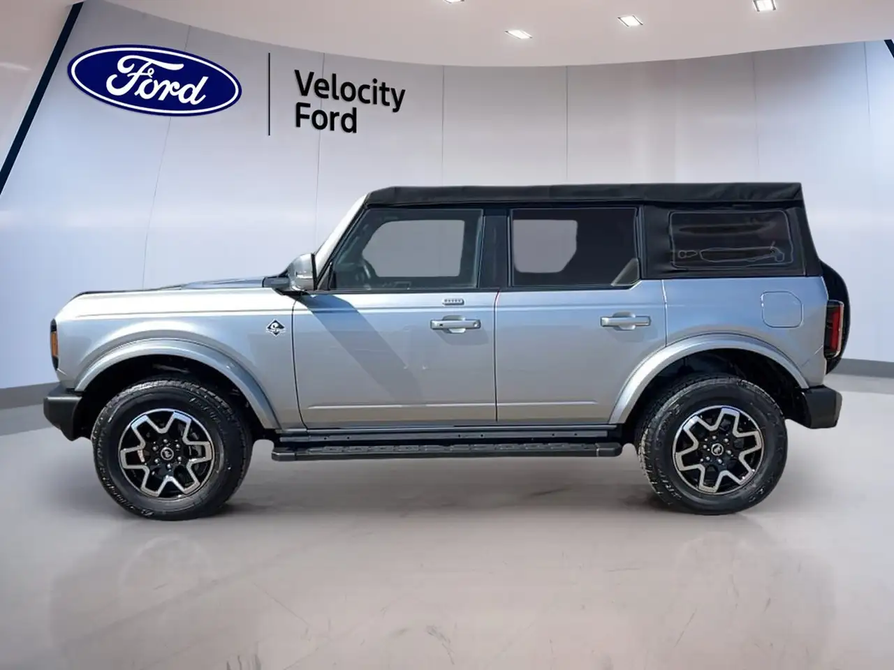Ford Bronco - Image 5
