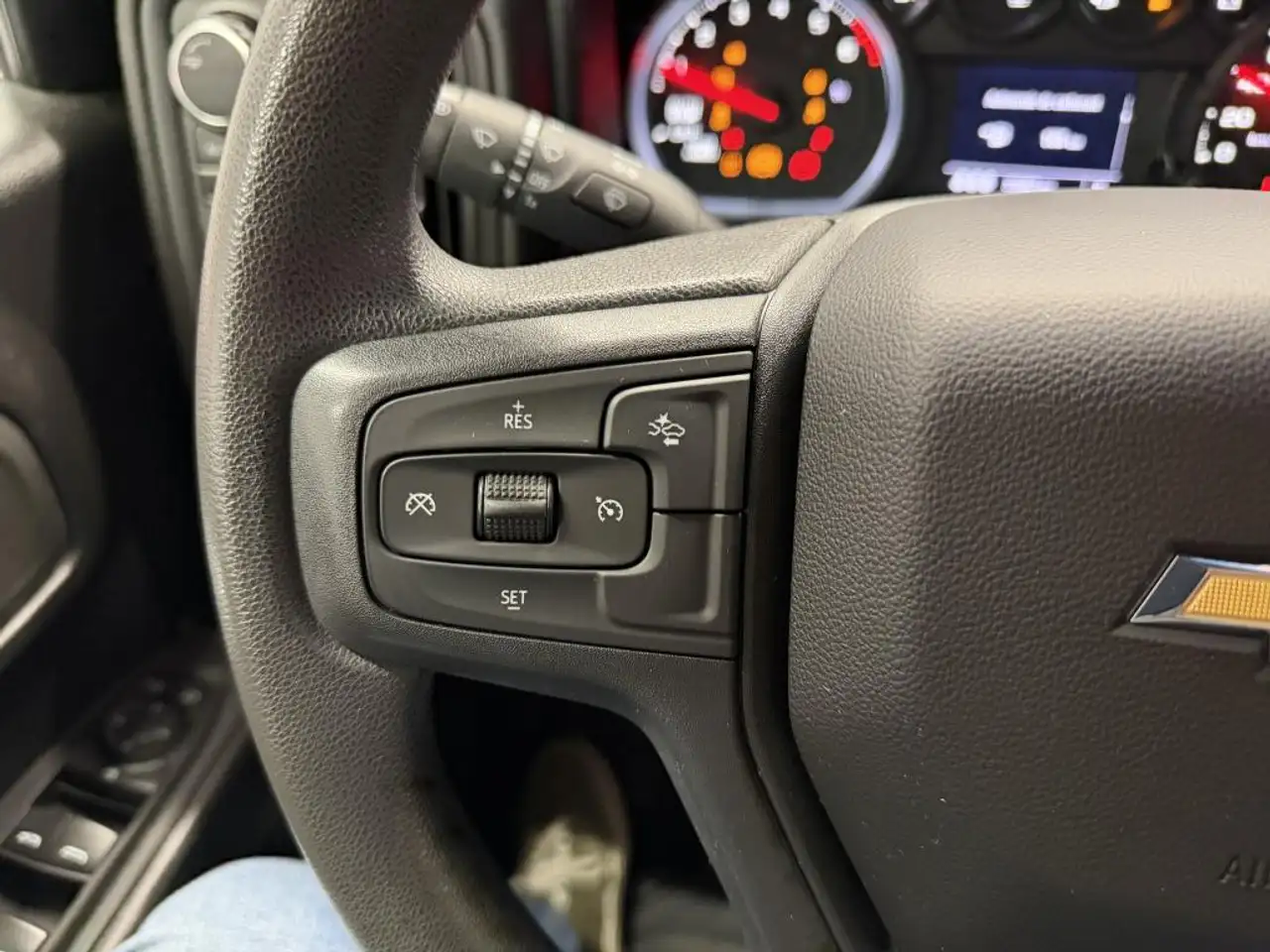 Chevrolet Silverado 1500 - Image 15