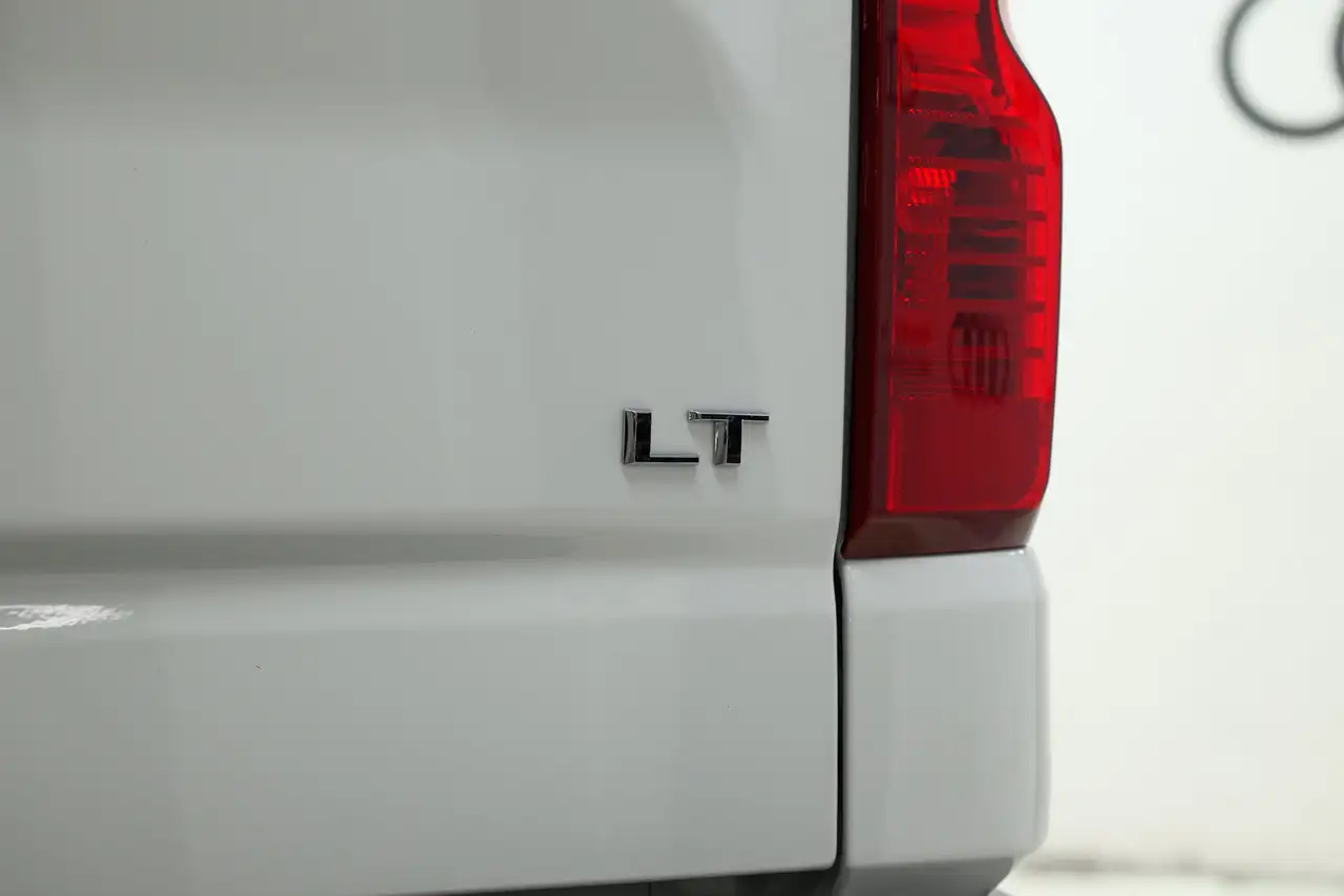Chevrolet Silverado 1500 - Image 9