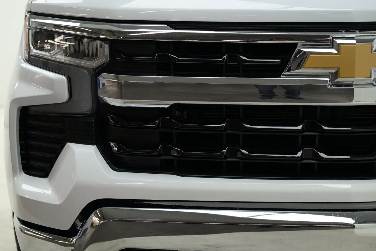 Chevrolet Silverado 1500 - Image 3
