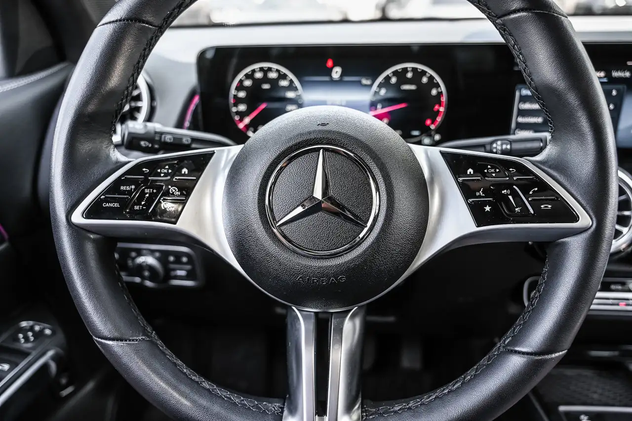 Mercedes-Benz GLB - Image 12