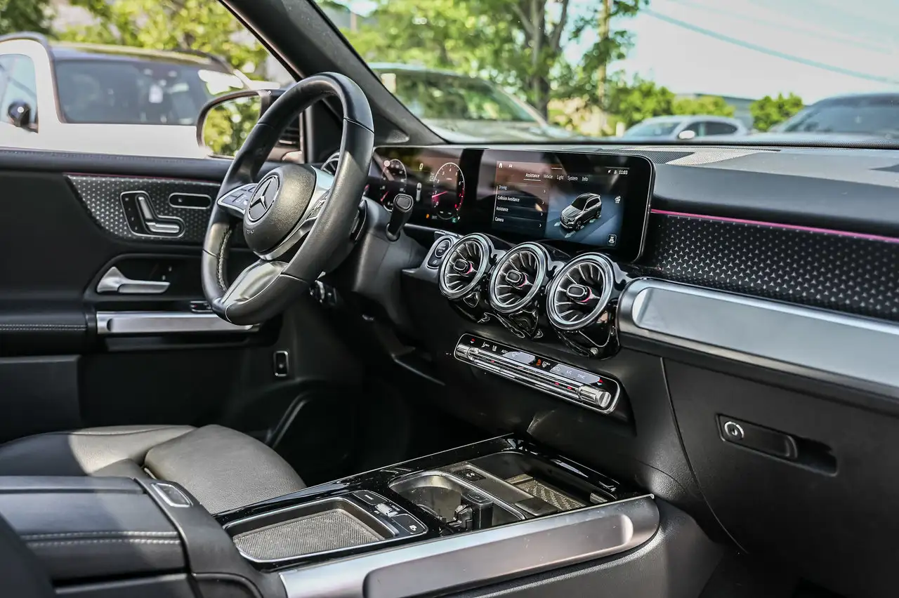 Mercedes-Benz GLB - Image 21