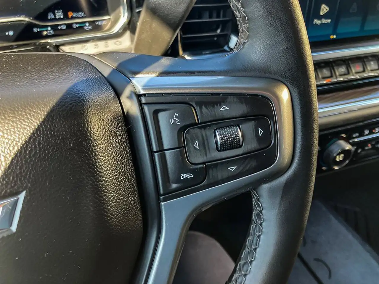 Chevrolet Silverado 1500 - Image 21