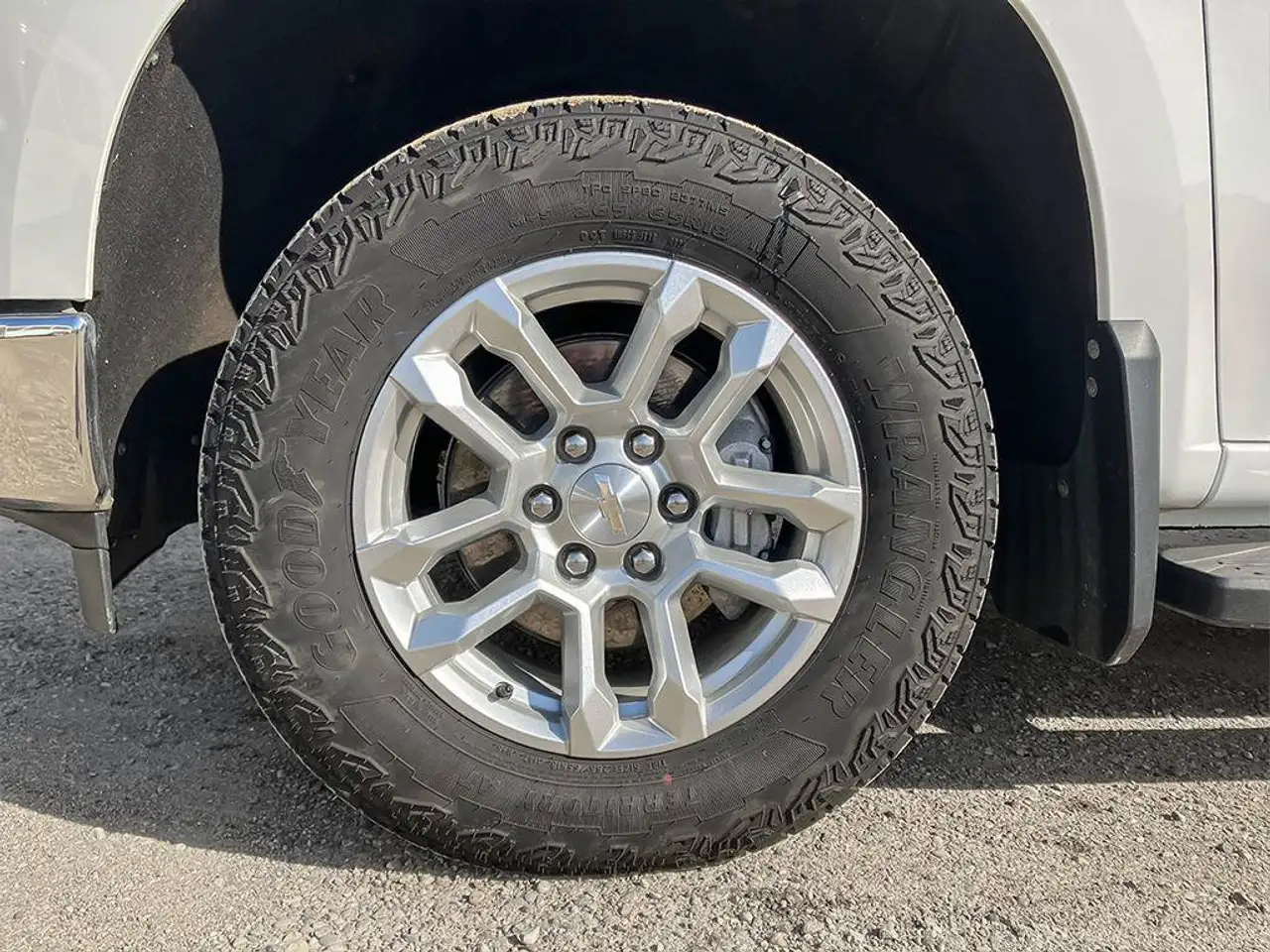Chevrolet Silverado 1500 - Image 11