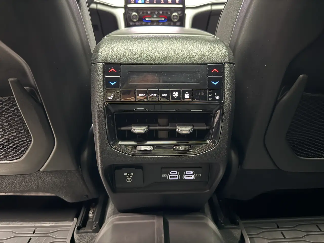 Jeep Grand Cherokee - Image 28
