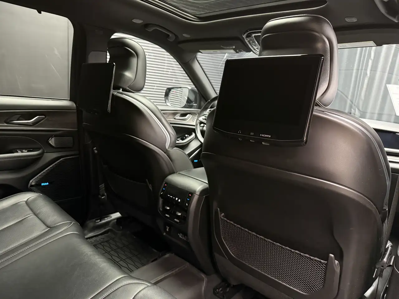 Jeep Grand Cherokee - Image 29