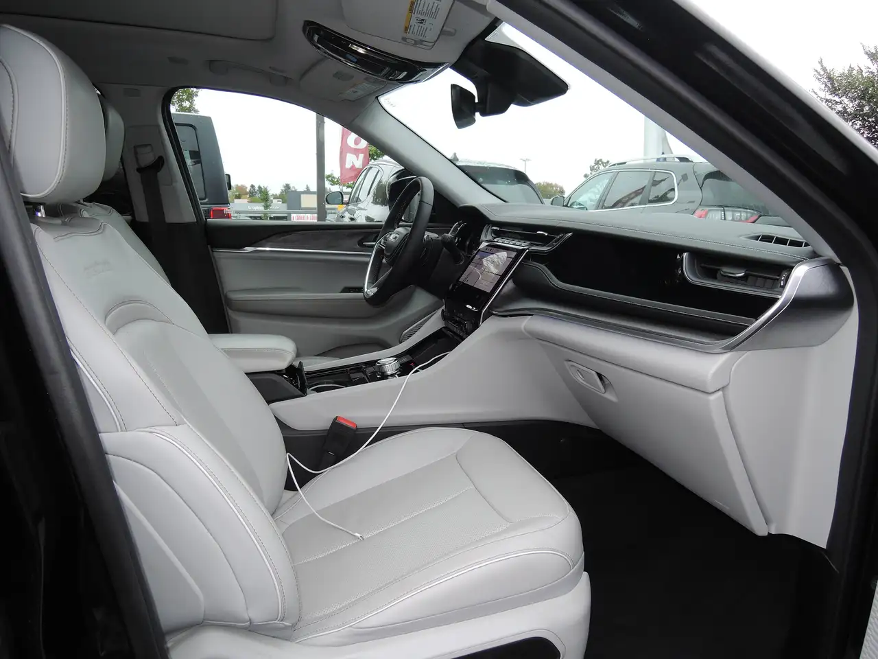 Jeep Grand Cherokee - Image 10