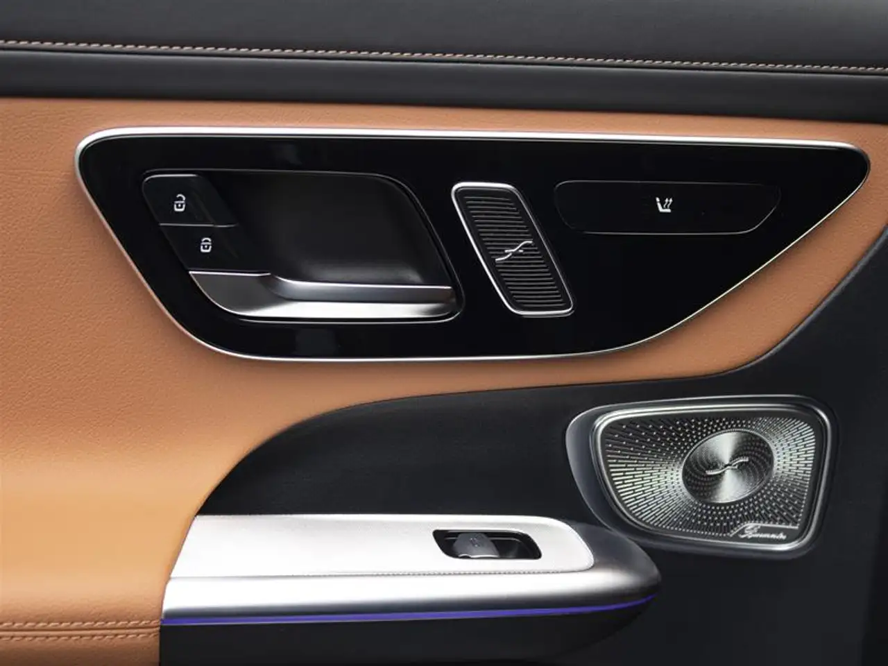 Mercedes-Benz GLC - Image 21