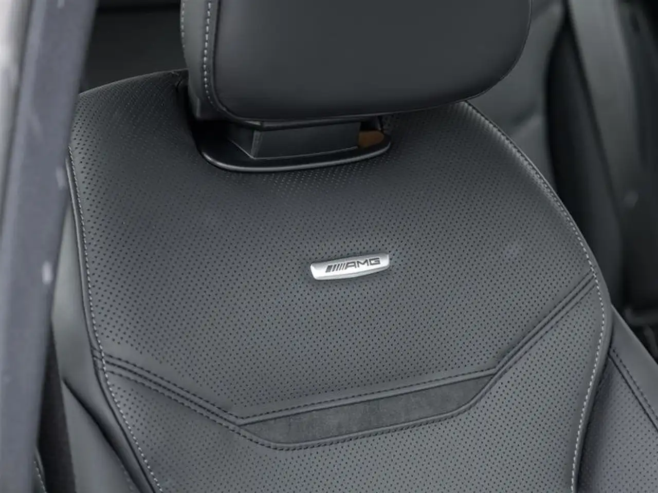 Mercedes-Benz GLC - Image 35
