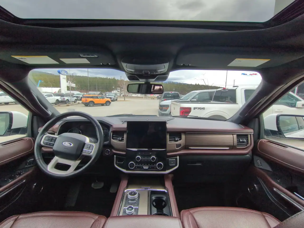 Ford Expedition - Image 14