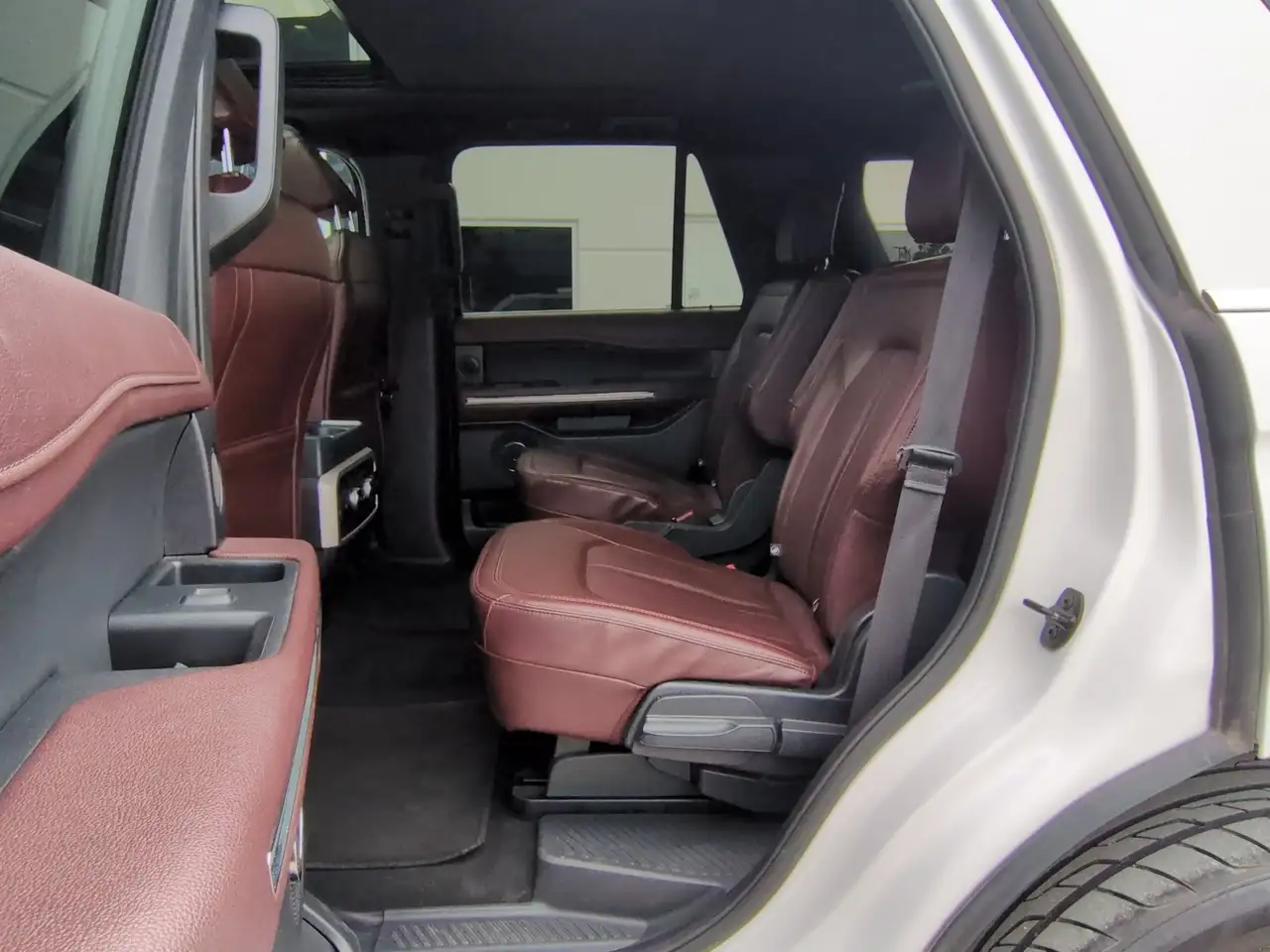 Ford Expedition - Image 12
