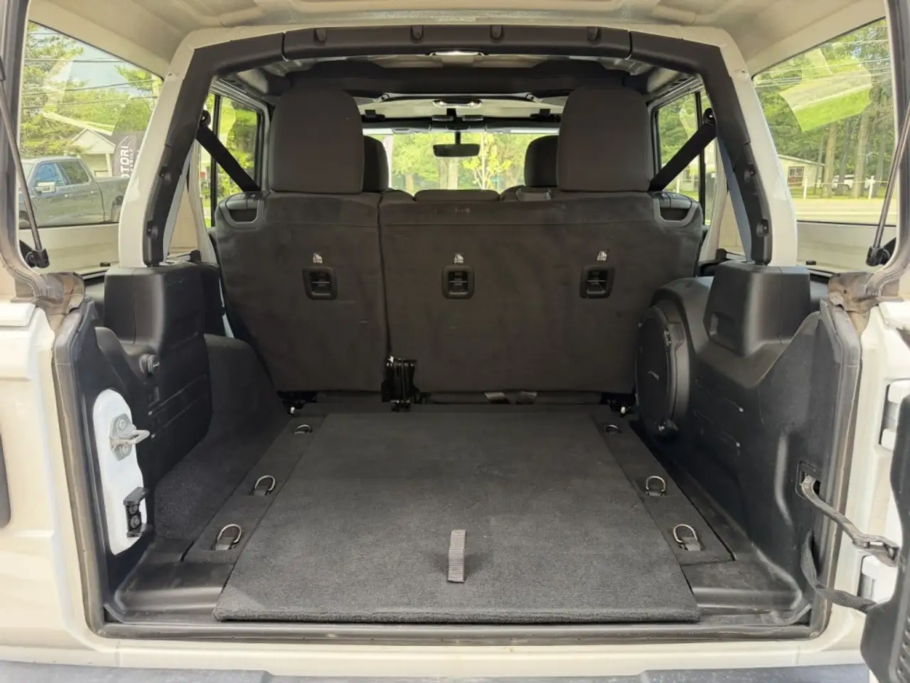 Jeep Wrangler - Image 10