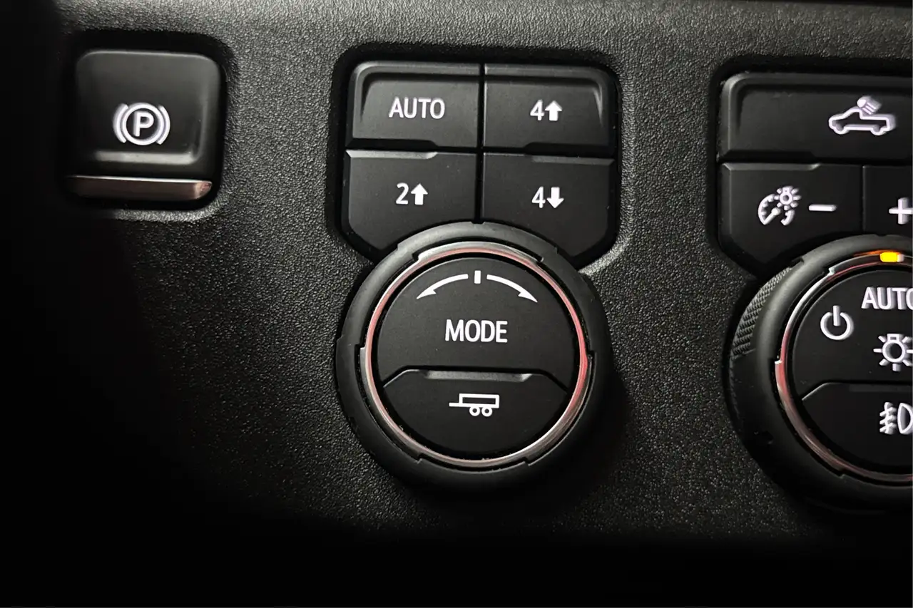 Chevrolet Silverado 1500 - Image 35