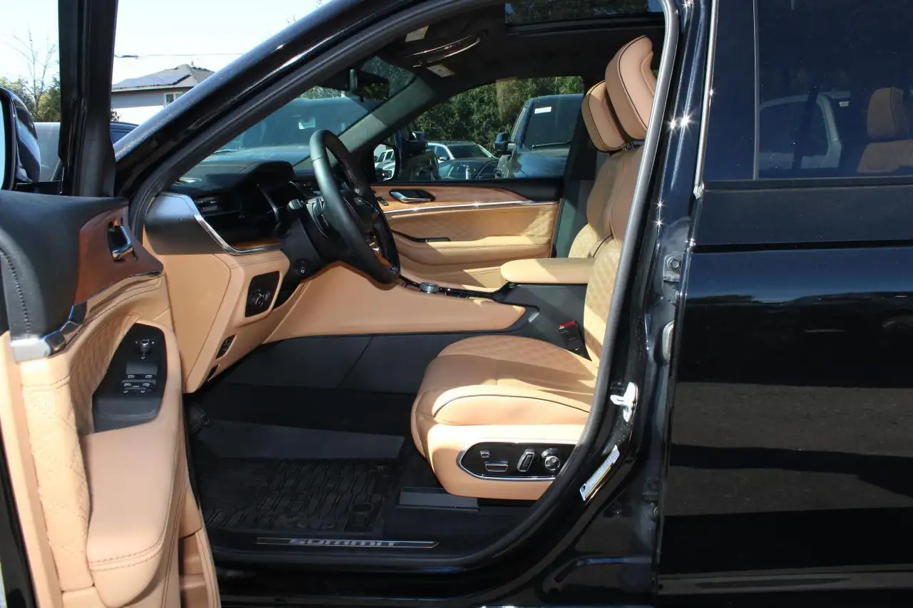 Jeep Grand Cherokee - Image 14